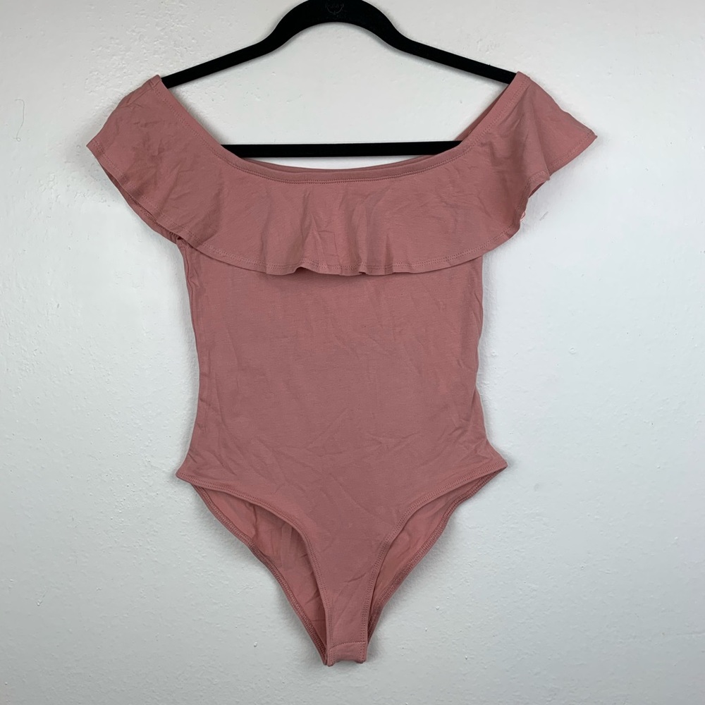 NWT Mauve Off the Shoulder Ruffle Bodysuit Shirt